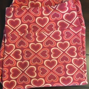 LuLaRoe Heart Leggings - Tall & Curvy
